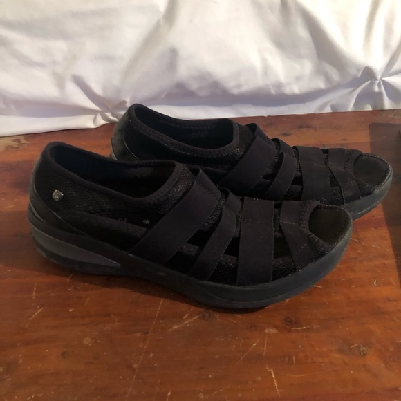 bzees charm peep toe